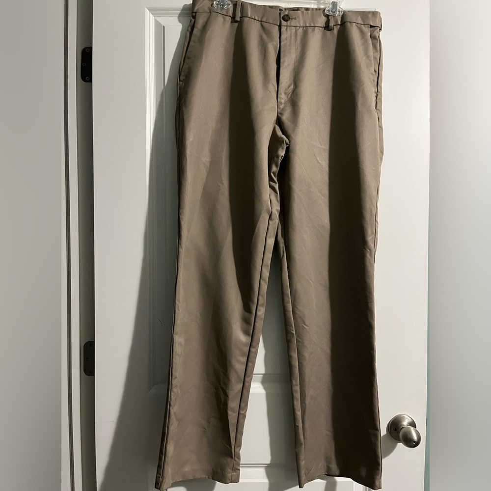 DOCKERS 36 x 34 D3  CLASSIC FIT  MENS  KHAKI PANTS
